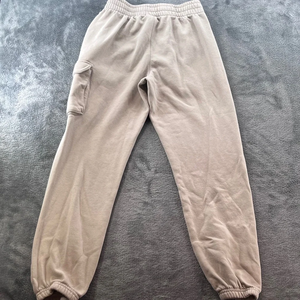 Adidas Kids Regular Fit Cargo Joggers Beige Tan Sweatpants Medium 10/12